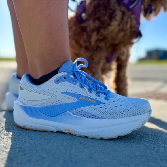 Brooks Ghost Max 3 White and Blue Sneakers